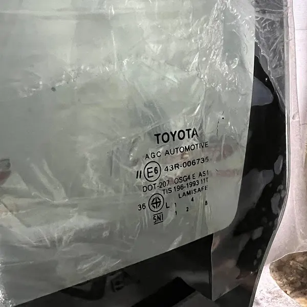 تعویض شیشه جلو تویوتا هایلوکس