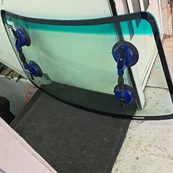 شیشه جلو هایلوکس 2001-2002